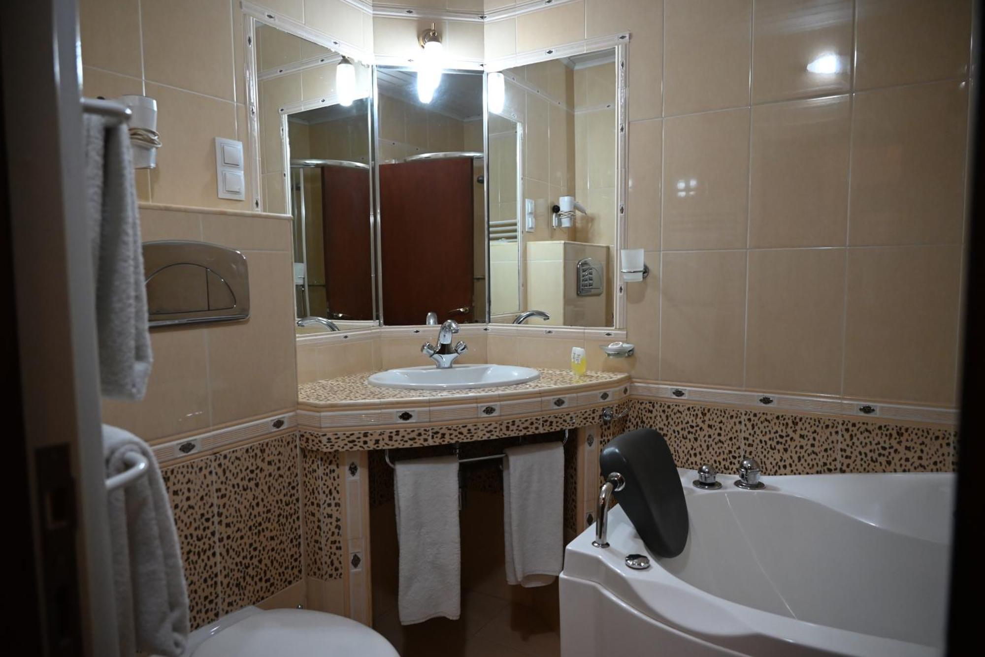 Family Hotel Lazur Kyustendil Luaran gambar