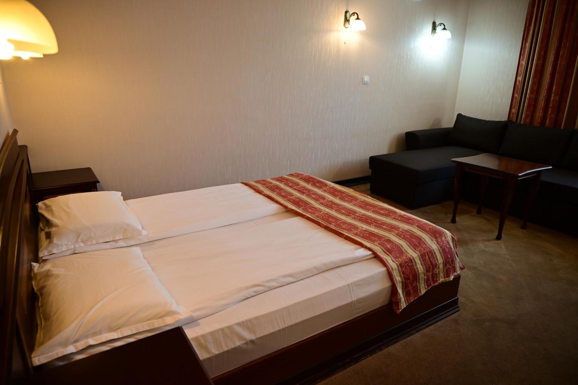 Family Hotel Lazur Kyustendil Luaran gambar